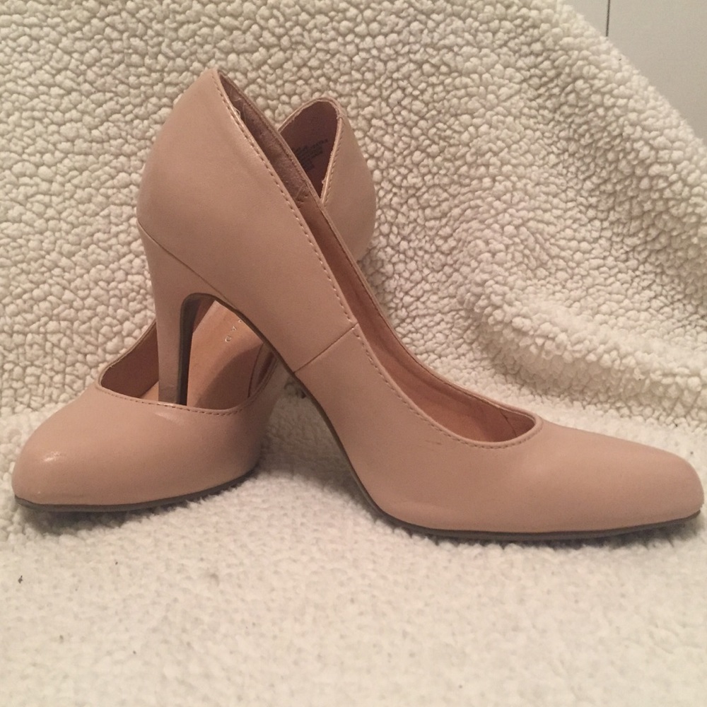 Lauren Conrad Nude heels